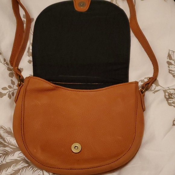 Duluth Trading Co Saddle Bag Crossbody - Picture 2 of 8